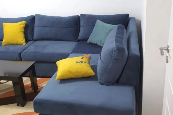 Shtepi me qera Apartament ne Tirane, 2+1, Mobilimi E mobiluar, Pagesa 550  Euro.