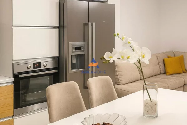 Appartamento in vendita a Tirana 2+1, Arredato