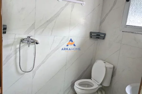 Shtepi me qera Apartament ne Tirane, Garsoniere, Mobilimi E mobiluar, Pagesa 350  Euro.