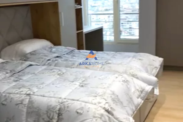 Attico(ultimo piano panoramico) in vendita a Tirana 3+1, Arredato