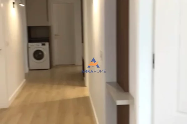 Attico(ultimo piano panoramico) in vendita a Tirana 3+1, Arredato