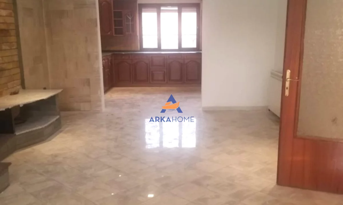 Shtepi me qera Apartament ne Tirane, 3+1, Mobilimi Bosh, pa mobiluar, Pagesa 600  Euro.