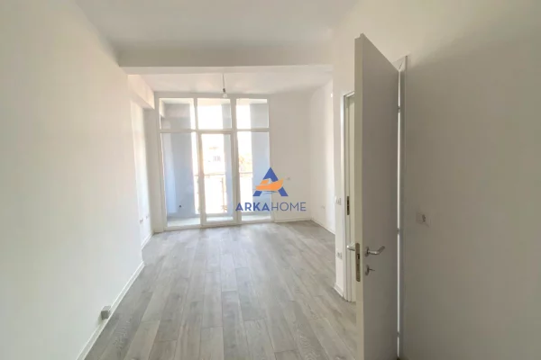 Shtepi me qera Apartament ne Tirane, 1+1, Mobilimi Bosh, pa mobiluar, Pagesa 727  Euro.