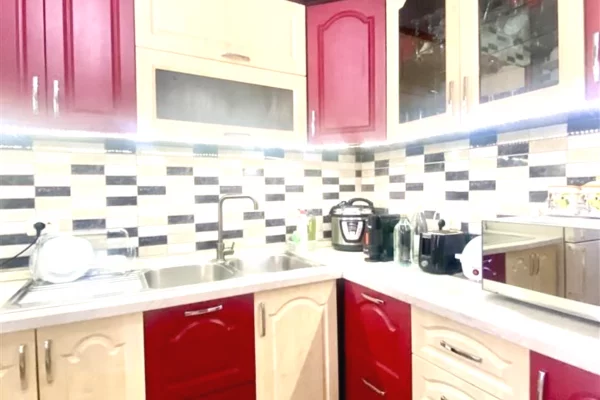 Appartamento in vendita a Tirana 1+1, Arredato