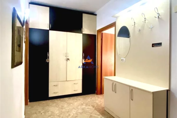 Appartamento in vendita a Tirana 1+1, Arredato