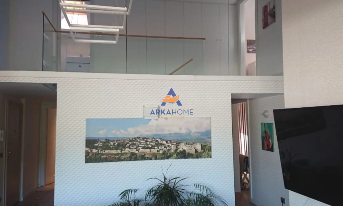 Attico(ultimo piano panoramico) in vendita a Tirana 4+1, Arredato