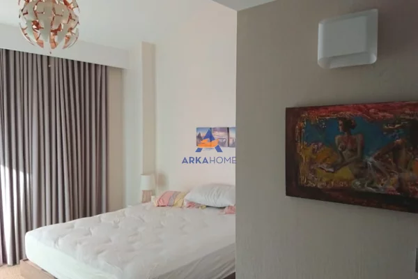 Attico(ultimo piano panoramico) in vendita a Tirana 4+1, Arredato