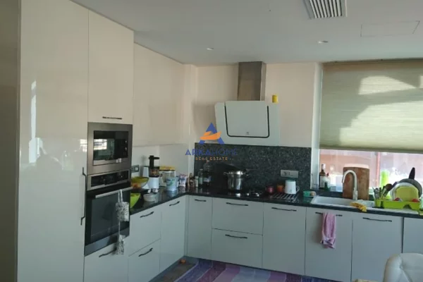 Shtepi me qera Apartament ne Tirane, 2+1, Mobilimi E mobiluar, Pagesa 832  Euro.