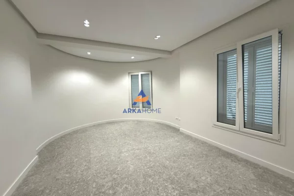 Shtepi me qera Apartament ne Tirane, 7+1, Mobilimi Bosh, pa mobiluar, Pagesa 9,000  Euro.