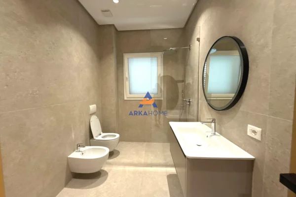 Shtepi me qera Apartament ne Tirane, 7+1, Mobilimi Bosh, pa mobiluar, Pagesa 9,000  Euro.