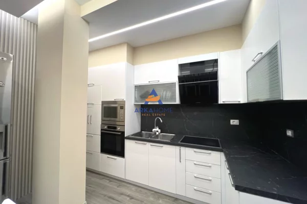 Shtepi me qera Apartament ne Tirane, 3+1, Mobilimi E mobiluar, Pagesa 900  Euro.