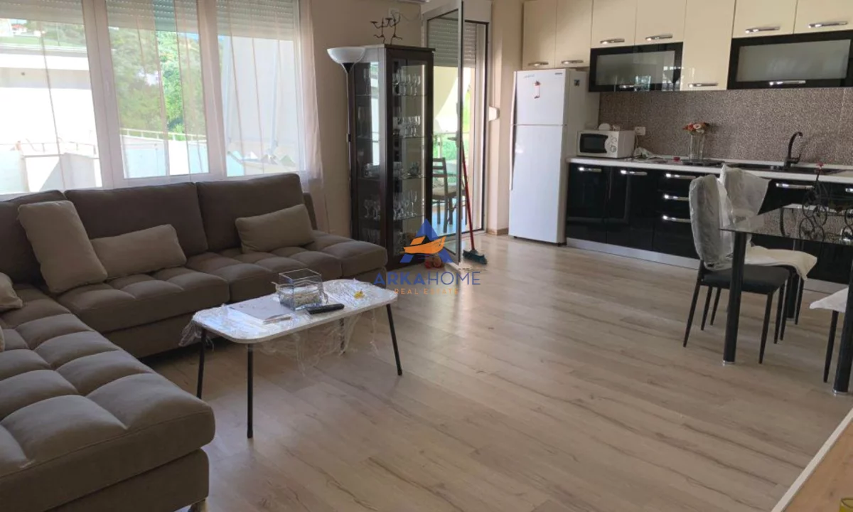 Shtepi me qera Apartament ne Tirane, 2+1, Mobilimi E mobiluar, Pagesa 700  Euro.