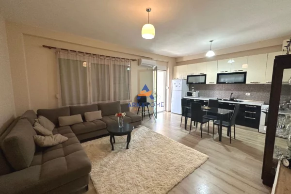 Shtepi me qera Apartament ne Tirane, 2+1, Mobilimi E mobiluar, Pagesa 700  Euro.