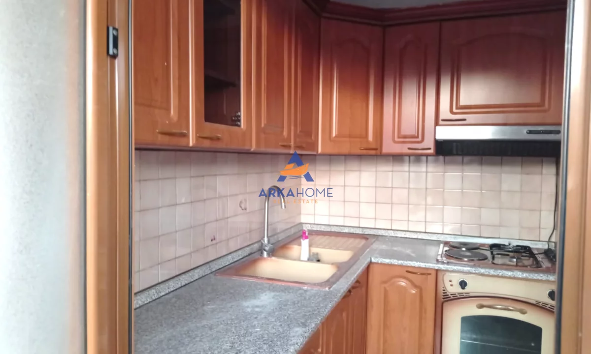 Appartamento in vendita a Tirana 1+1, Arredato