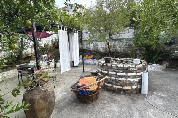 Shtepi me qera Shtepi Private ne Tirane, 3+1, Mobilimi E mobiluar, Pagesa 523  Euro.