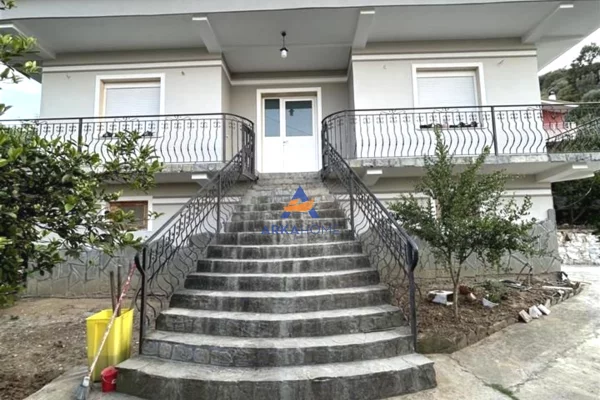 Shtepi me qera Shtepi Private ne Tirane, 3+1, Mobilimi E mobiluar, Pagesa 523  Euro.