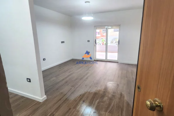 Appartamento in vendita a Tirana 1+1, Vuoto