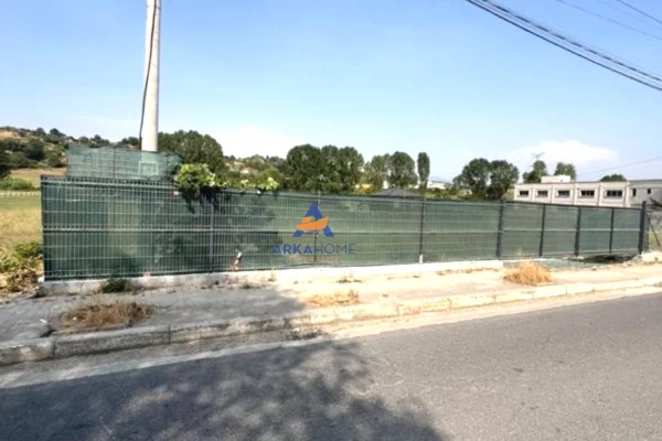 Truall ose Toke ne Tirane - 1,040 Euro