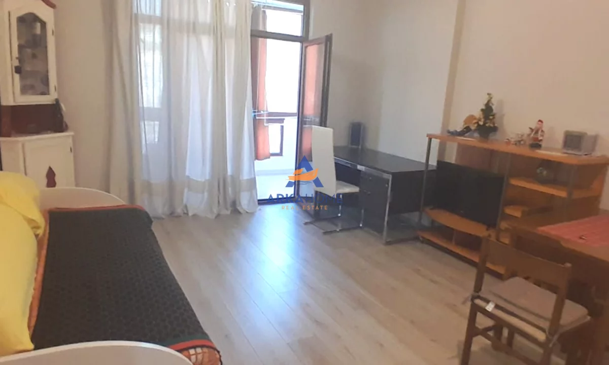 Appartamento in vendita a Tirana 1+1, Arredato