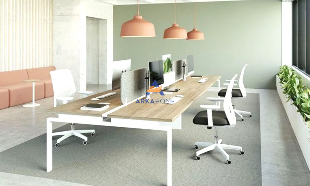 SHITET AMBIENT BIZNESI 310M2 BUZE RRUGE "KOMUNA E PARISIT, TE MBIKALIMI I KOMUNES" 700,000 EURO