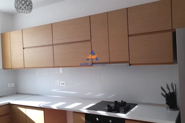 Villa di lusso in vendita a Tirana 7+1, Arredato