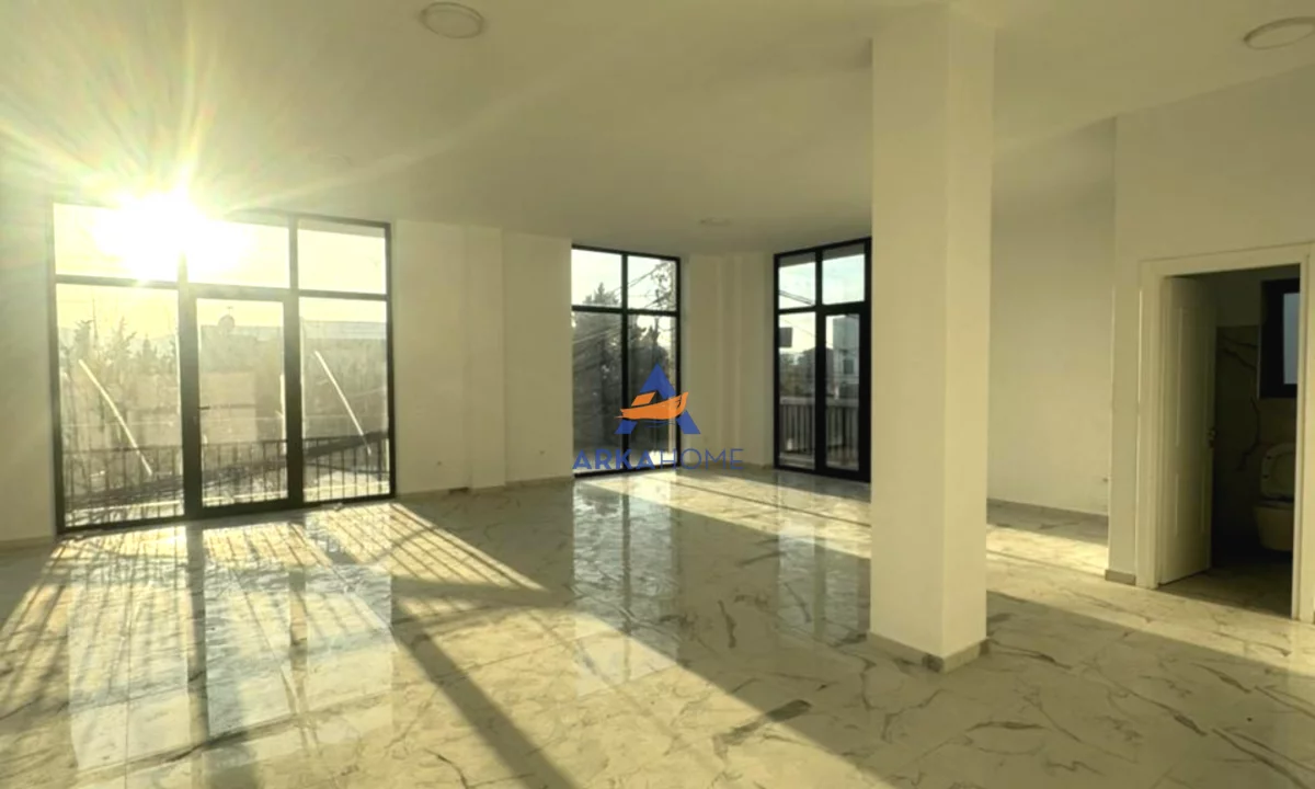 JEPET ME QERA AMBIENT BIZNESI 140M2 "SAUK, KRYQEZIMI DREJT FARKES" 90.000 LEKE