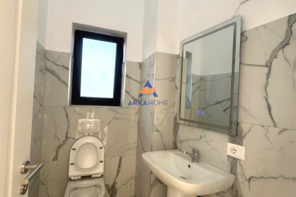 JEPET ME QERA AMBIENT BIZNESI 140M2 "SAUK, KRYQEZIMI DREJT FARKES" 90.000 LEKE