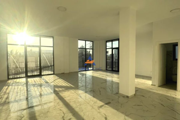 JEPET ME QERA AMBIENT BIZNESI 140M2 "SAUK, KRYQËZIMI DREJT FARKËS" 90.000 LEKE