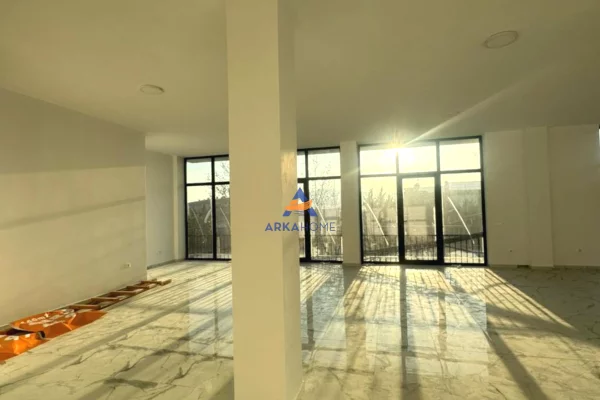 Ambient biznesi me qera 1+1 ne Tirane - 936 Euro