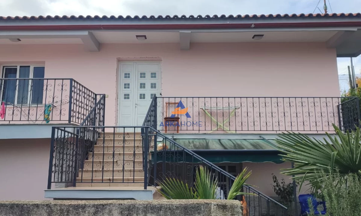 Shtepi ne shitje Shtepi Private ne Fier, 3+1, Mobilimi E mobiluar, Pagesa 230,000  Euro.