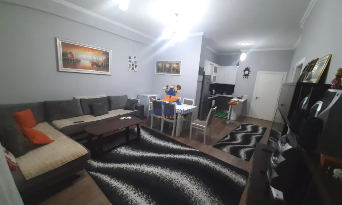 Appartamento in vendita a Tirana 2+1, Arredato