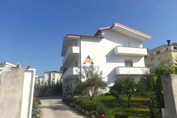 Shtepi me qera Shtepi Private ne Tirane, 6+1, Mobilimi E mobiluar, Pagesa 2,000  Euro.