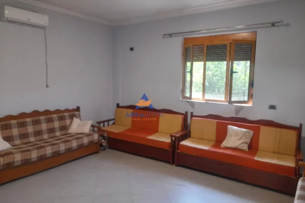 Shtepi me qera Shtepi Private ne Tirane, 6+1, Mobilimi E mobiluar, Pagesa 2,000  Euro.