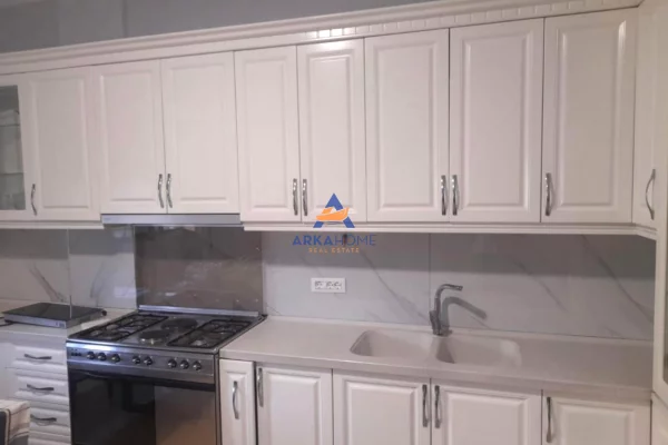 Shtepi me qera Shtepi Private ne Tirane, 6+1, Mobilimi E mobiluar, Pagesa 2,000  Euro.