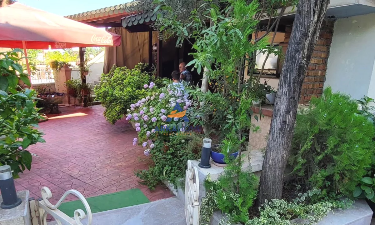 JEPET ME QERA LOKAL/AMBIENT 300 M2 "KINOSTUDIO, PERBALLE CAVALIERO CLUB" 2500 EURO