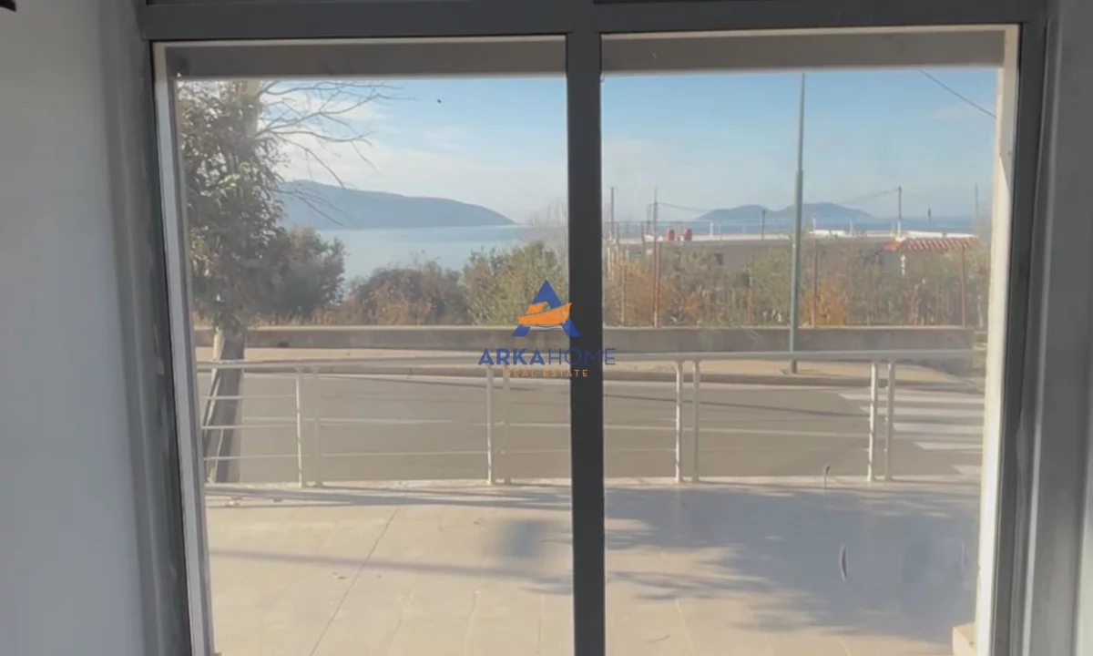 Shtepi ne shitje Apartament ne Vlore, 1+1, Mobilimi Bosh, pa mobiluar, Pagesa 110,000  Euro.