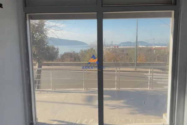 Shtepi ne shitje Apartament ne Vlore, 1+1, Mobilimi Bosh, pa mobiluar, Pagesa 110,000  Euro.