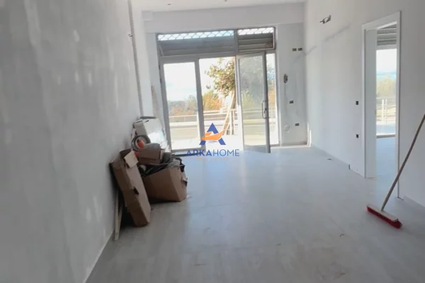 Shtepi ne shitje Apartament ne Vlore, 1+1, Mobilimi Bosh, pa mobiluar, Pagesa 110,000  Euro.