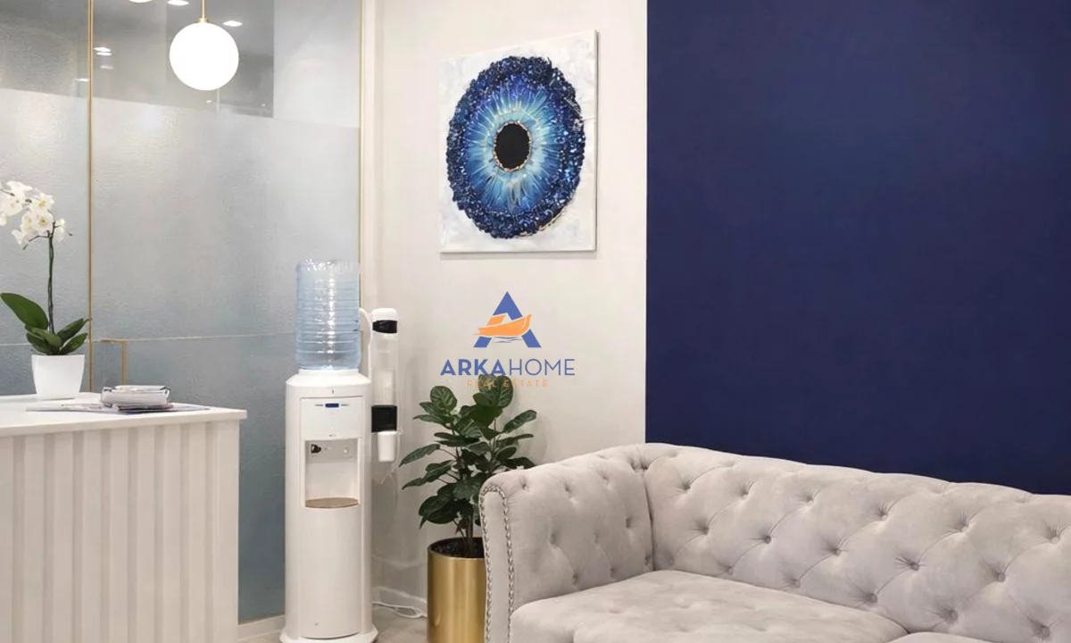 SHITET BIZNESI 60M2 "ISH BLLOK MBRAPA SHKOLLES 11 JANARI" 6000 EURO