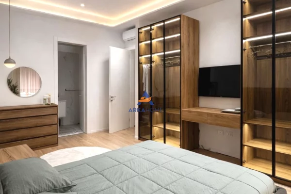 Appartamento in vendita a Tirana 2+1, Arredato