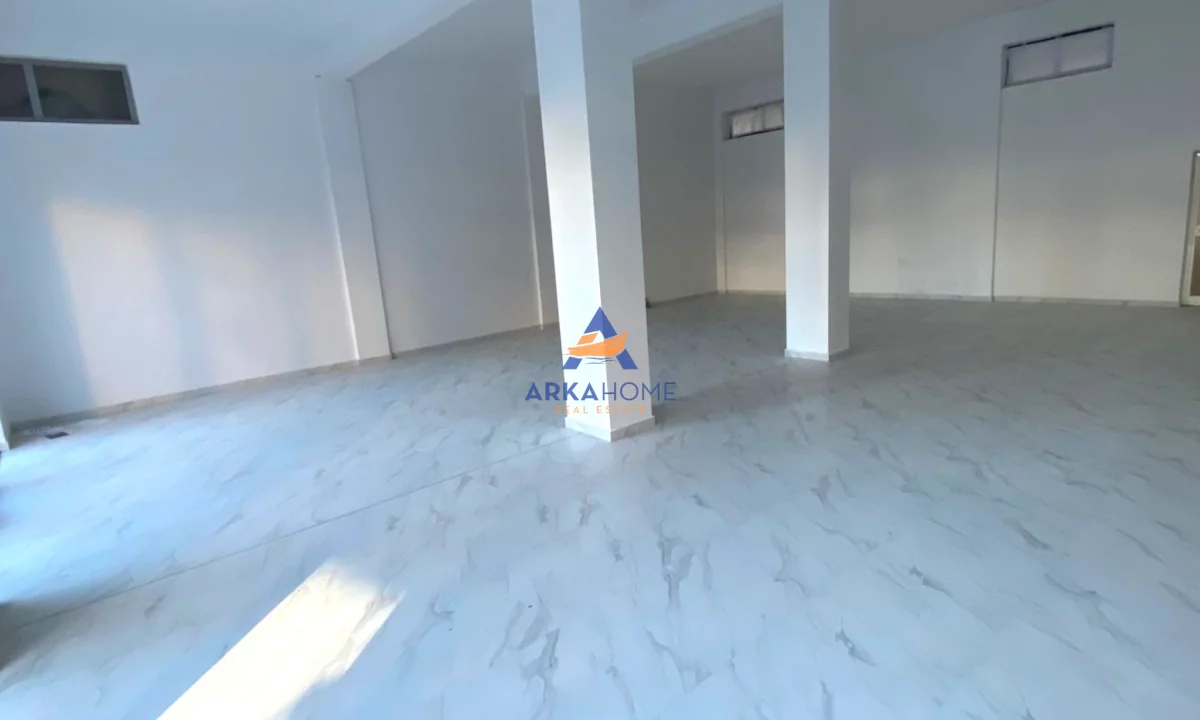 JEPET ME QERA BIZNES 120M2 "ALI DEMI, AFER FUSHES" 2000 EURO