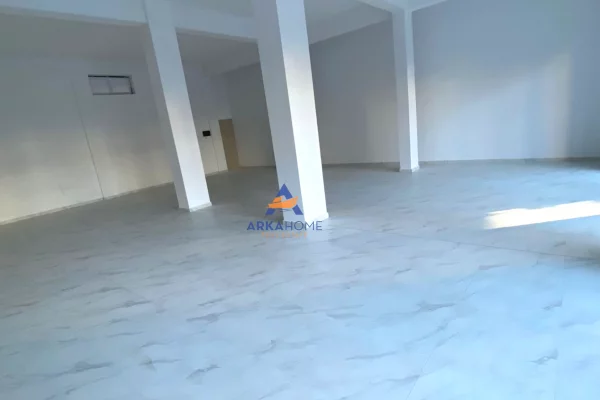 JEPET ME QERA BIZNES 120M2 "ALI DEMI, AFER FUSHES" 2000 EURO