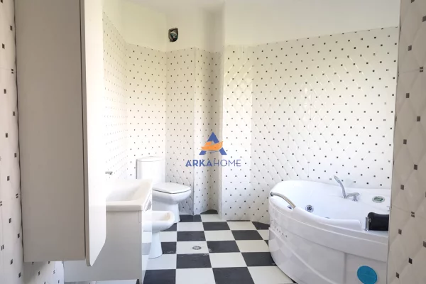 Appartamento in vendita a Tirana 3+1, SemiArredato