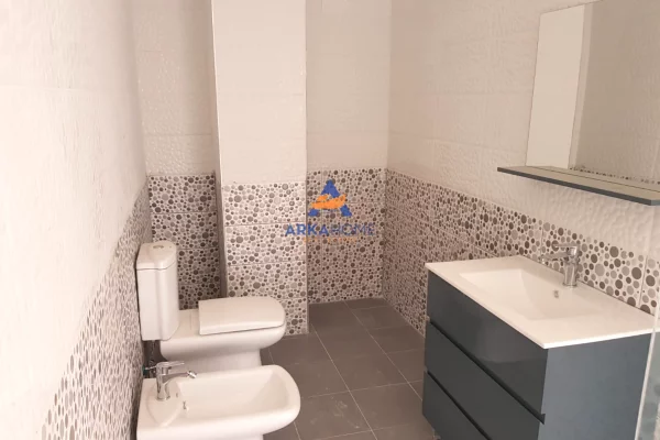 Appartamento in vendita a Tirana 3+1, SemiArredato