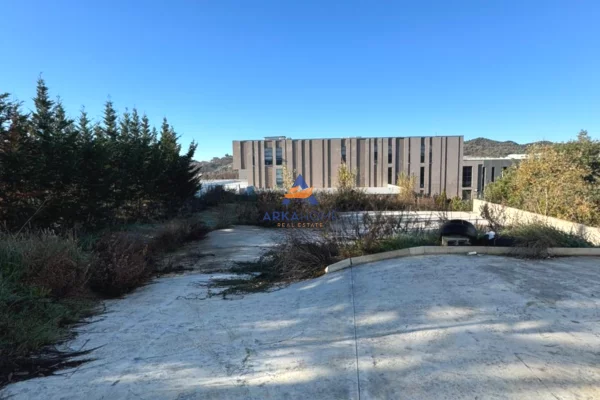 Truall ose Toke ne Tirane - 6,000 Euro