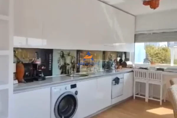 Appartamento in vendita a Tirana 1+1, Arredato