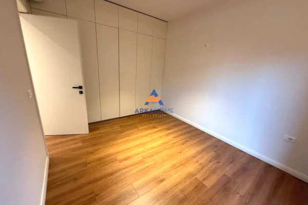 Shtepi me qera Apartament ne Tirane, 2+1, Mobilimi Pjeserisht e mobiluar, Pagesa 1,500  Euro.