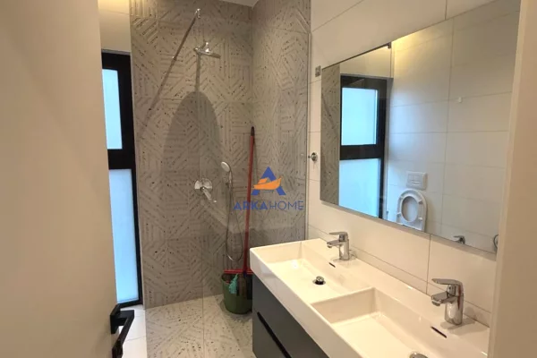 Shtepi me qera Apartament ne Tirane, 2+1, Mobilimi Pjeserisht e mobiluar, Pagesa 1,500  Euro.