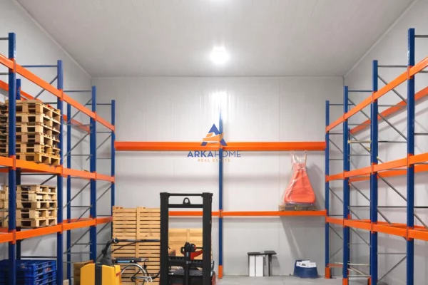 Ambient biznesi me qera 4+1 ne Tirane - 1,100 Euro