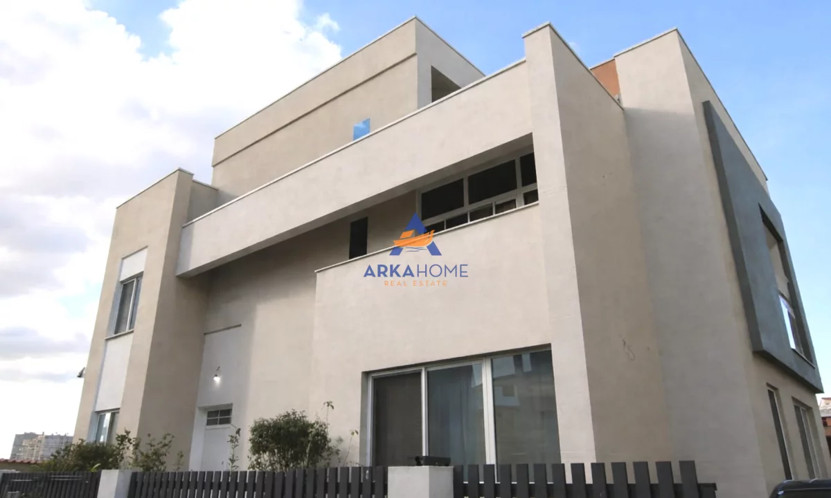 Villa di lusso in vendita a Tirana 7+1, Arredato